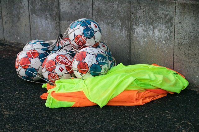 沙特给萨拉赫开2.5亿美元年薪，但他考虑教育问题不愿前往.